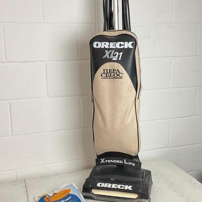 1019 Oreck Upright Vacuum XL 21