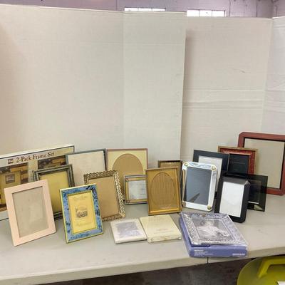 1094 Large Lot of Picture Frames