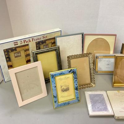 1094 Large Lot of Picture Frames