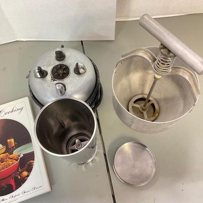 1095 Vintage Blender with Cookbook and Pancake Dispenser