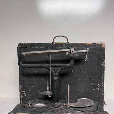 EH SARGENT & CO BALANCE SCALE WITH CASE