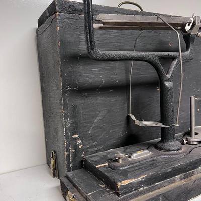 EH SARGENT & CO BALANCE SCALE WITH CASE