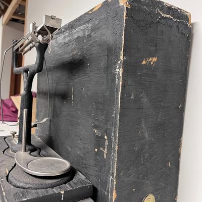 EH SARGENT & CO BALANCE SCALE WITH CASE