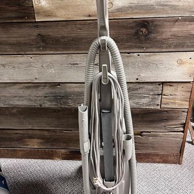 HOOVER MAX EXTRACT LS CARPET CLEANER WITH AN UPHOLSTERY CLEANING ATTACHMENT