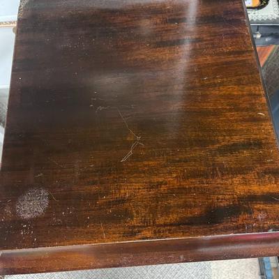 ANTIQUE BRUNSWICK MODEL 207 WIND UP PHONOGRAPH PLAYER WITH 78'S ALBUMS