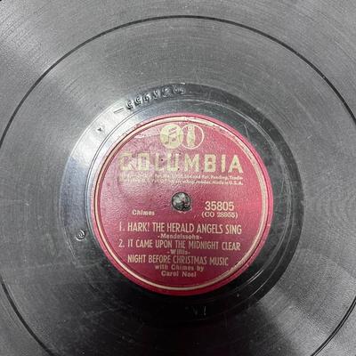 ANTIQUE BRUNSWICK MODEL 207 WIND UP PHONOGRAPH PLAYER WITH 78'S ALBUMS