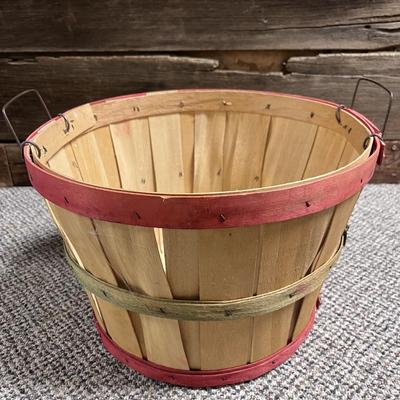 2 BUSHEL BASKETS