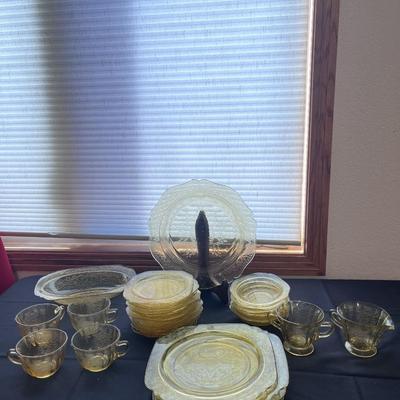 YELLOW DEPRESSION GLASS DINNERWARE