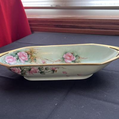 A VARIETY OF CHINA PIECES