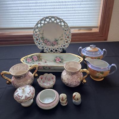 A VARIETY OF CHINA PIECES