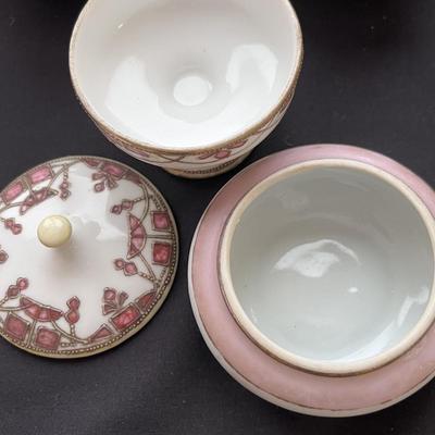 A VARIETY OF CHINA PIECES