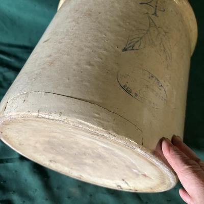 #4 Crock Cracked bottom corner see pictures