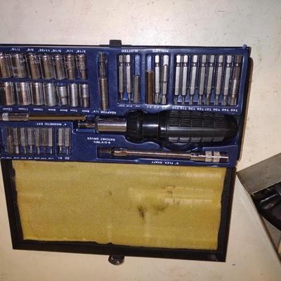 SOLDERING KIT AND A MULTI BIT RATCHET SCREWDRIVER SET
