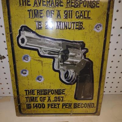 WORKING BILLY BASS SINGING FISH & A TIN SIGN