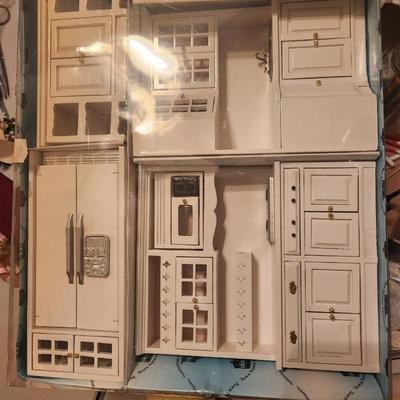Town Square Miniatures White Kitchen Set