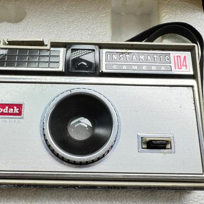 Sale Photo Thumbnail #380: All untested  1 Land camera with case, 2 One step Polaroids, one with brown leather case. 2 Instamatic Kodaks one with some used film inside. Extra gear flashes in an original box.   This is a Tokina RMC 80-200mm f/4 telephoto zoom lens. It is a manual fo
