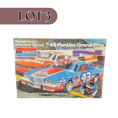 -3- 1:24 SCALE | Richard Petty STP/Curb Racing #43 Pontiac Grand Prix Stock Model Kit