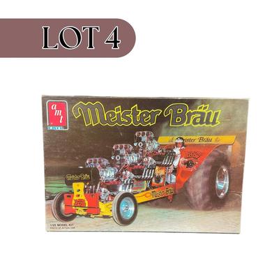 -4- 1:25 SCALE | Meister Bräu Model Kit | Opened