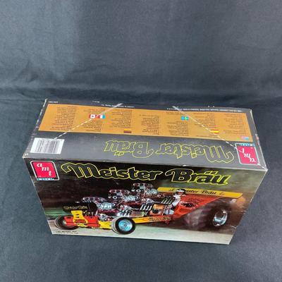 -4- 1:25 SCALE | Meister Bräu Model Kit | Opened