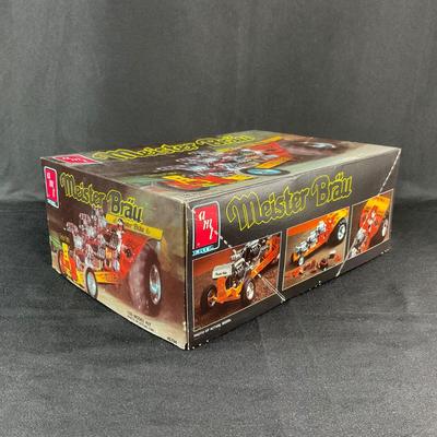 -4- 1:25 SCALE | Meister Bräu Model Kit | Opened