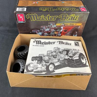 -4- 1:25 SCALE | Meister Bräu Model Kit | Opened