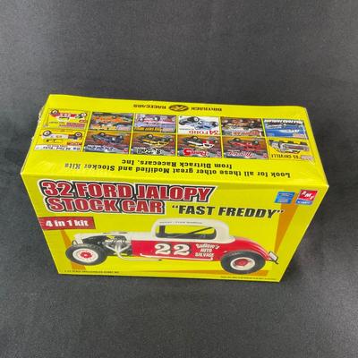 -5- 1:25 SCALE | 32 Ford Jalopy Stock Car “Fast Freddy” Model Kit | Sealed