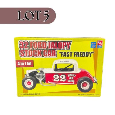 -5- 1:25 SCALE | 32 Ford Jalopy Stock Car “Fast Freddy” Model Kit | Sealed
