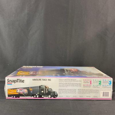 -8- 1:32 SCALE | Havoline Race Rig Model Kit | Sealed