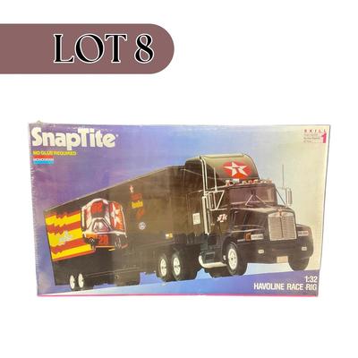 -8- 1:32 SCALE | Havoline Race Rig Model Kit | Sealed