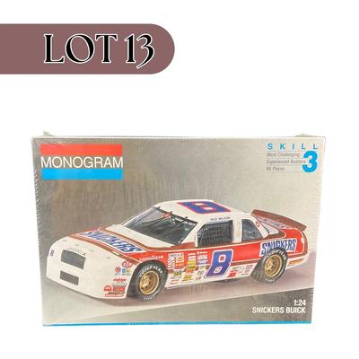 -13- 1:24 SCALE | Snickers Buick #8 Model Kit | Sealed