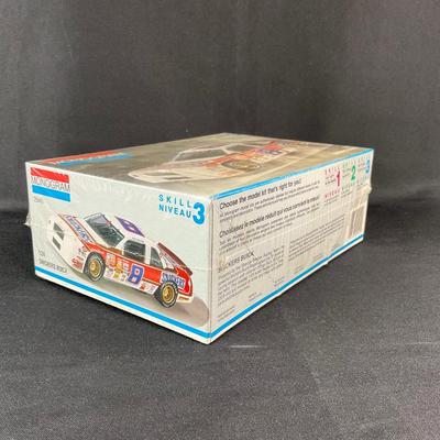 -13- 1:24 SCALE | Snickers Buick #8 Model Kit | Sealed