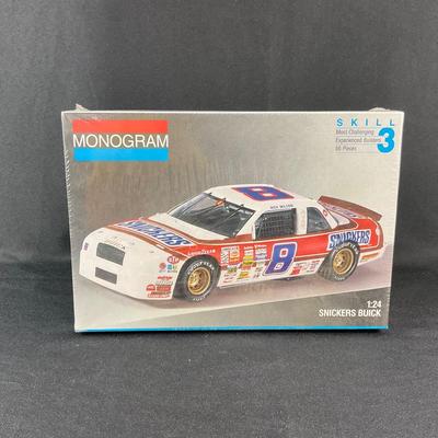 -13- 1:24 SCALE | Snickers Buick #8 Model Kit | Sealed