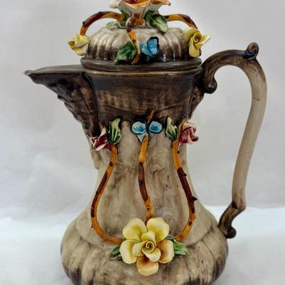 Sale Photo Thumbnail #220: This piece has a crack in the lid that appears to be repaired, but otherwise in good condition.