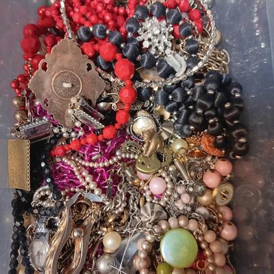 JEWELRY THAT IS BROKEN, SINGLE EARRINGS, ETC FOR CRAFT PROJECTS