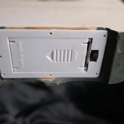 Shabby-Chic Rose Vanity Dresser Figurine – Vintage-Style Miniature with Lace, Lamp & Mirror Décor