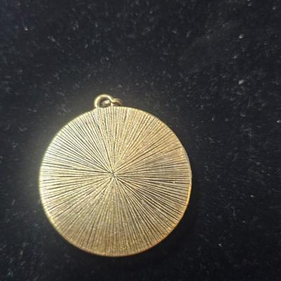 Vintage Gold-Tone Ornate Filigree Medallion Pendant – Round Decorative Statement Charm