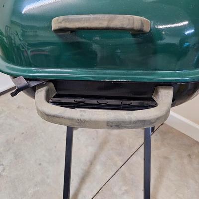 Aussie 4200 Series Walk-A-Bout Charcoal Grill (G1-JS)