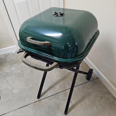 Aussie 4200 Series Walk-A-Bout Charcoal Grill (G1-JS)