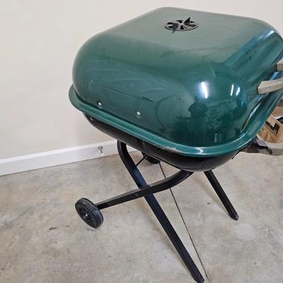 Aussie 4200 Series Walk-A-Bout Charcoal Grill (G1-JS)