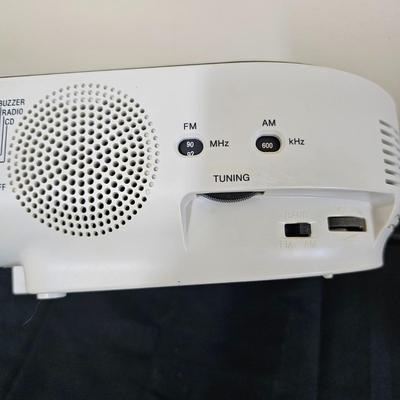 Assortment of Tabletop Electric Clocks, CD-Player & More (G1-JS)