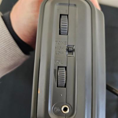 Assortment of Tabletop Electric Clocks, CD-Player & More (G1-JS)