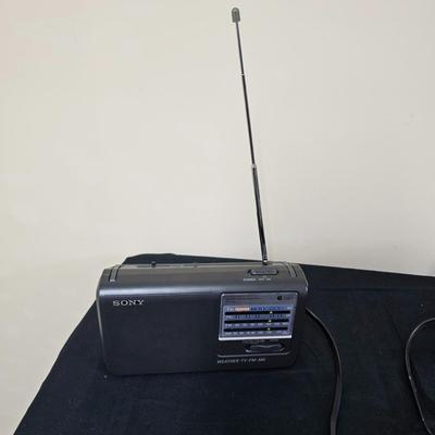 Assortment of Tabletop Electric Clocks, CD-Player & More (G1-JS)