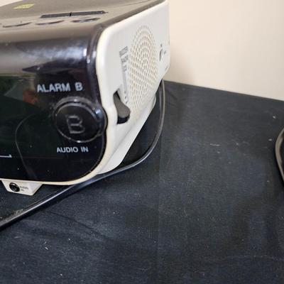 Assortment of Tabletop Electric Clocks, CD-Player & More (G1-JS)