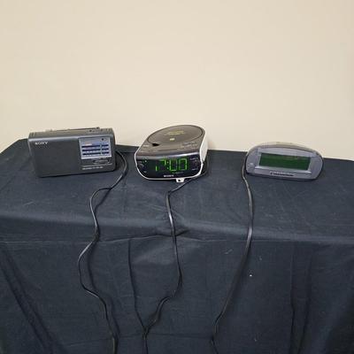 Assortment of Tabletop Electric Clocks, CD-Player & More (G1-JS)
