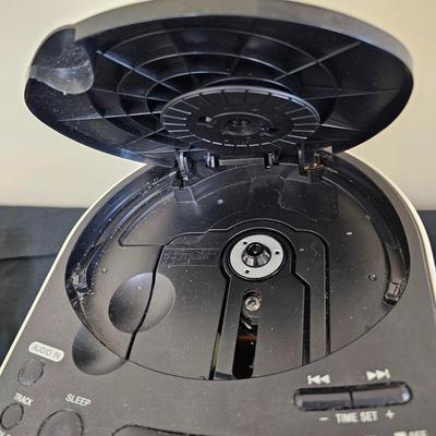 Assortment of Tabletop Electric Clocks, CD-Player & More (G1-JS)