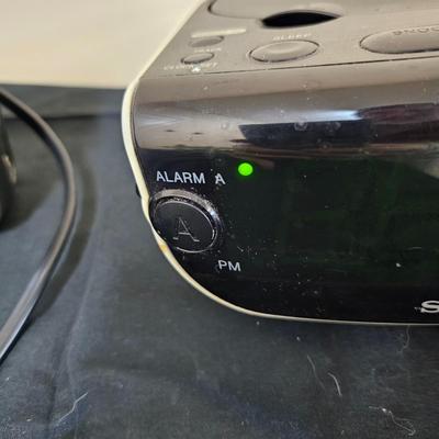 Assortment of Tabletop Electric Clocks, CD-Player & More (G1-JS)