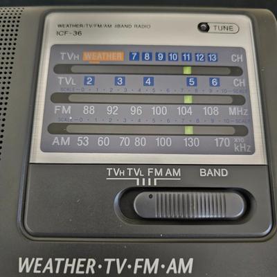 Assortment of Tabletop Electric Clocks, CD-Player & More (G1-JS)