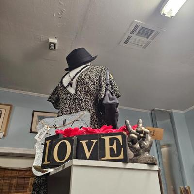 Sale Photo Thumbnail #985