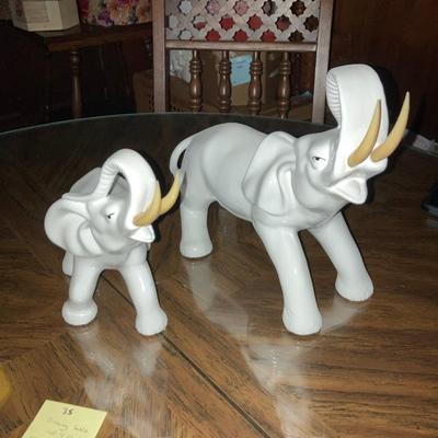 Set of elephants