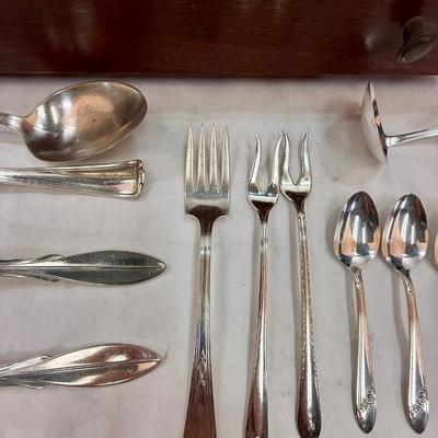 Sale Photo Thumbnail #159: In good condition, in need of tarnish remover.